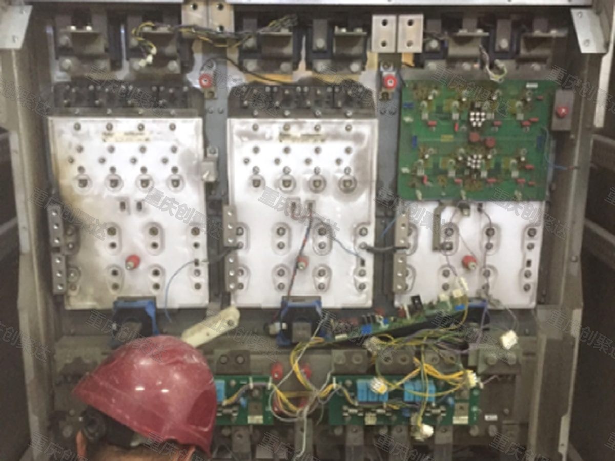 化工企业 550kW / 690V 变频器应急抢修现场